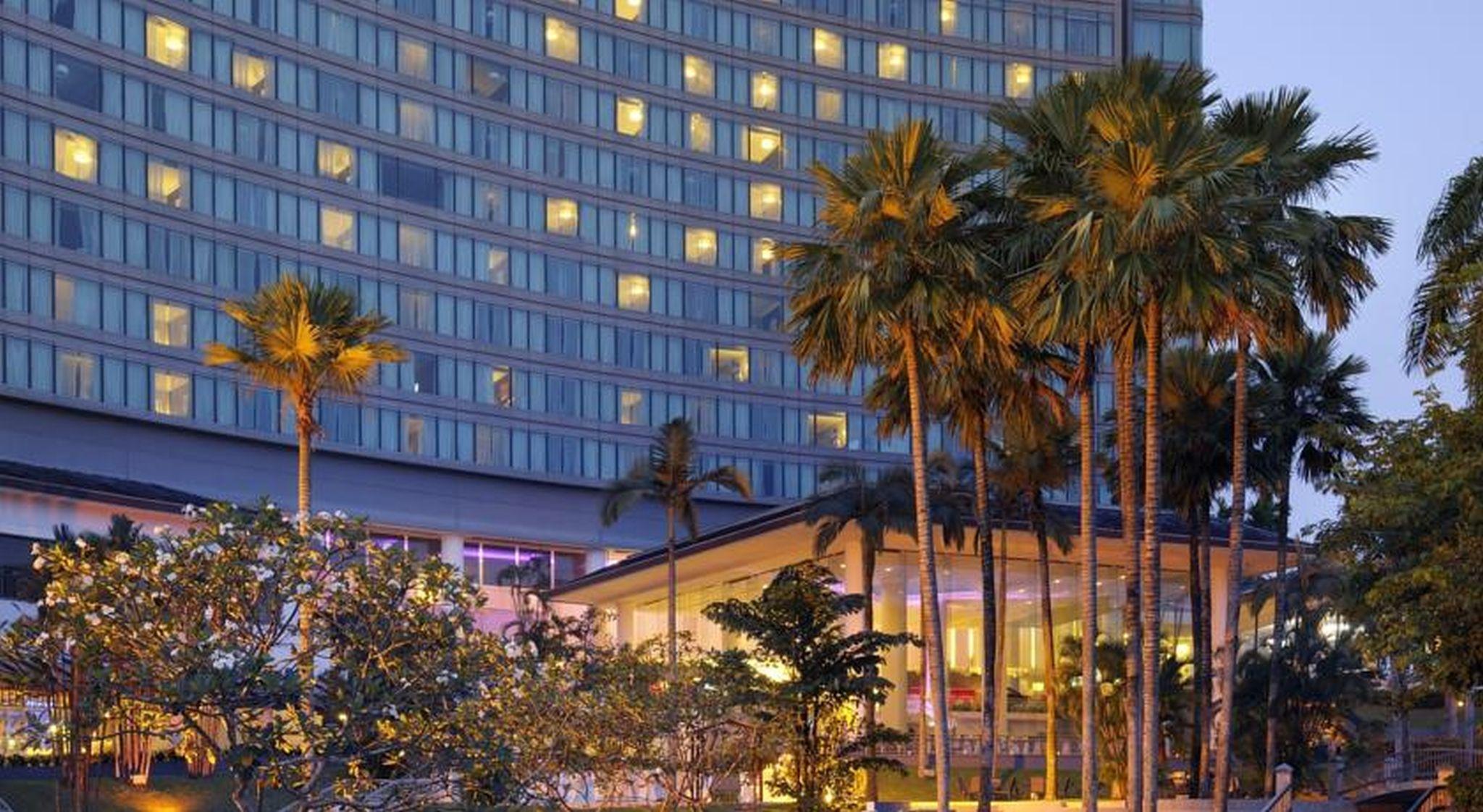 Thistle Johor Bahru Exterior foto The hotel at night