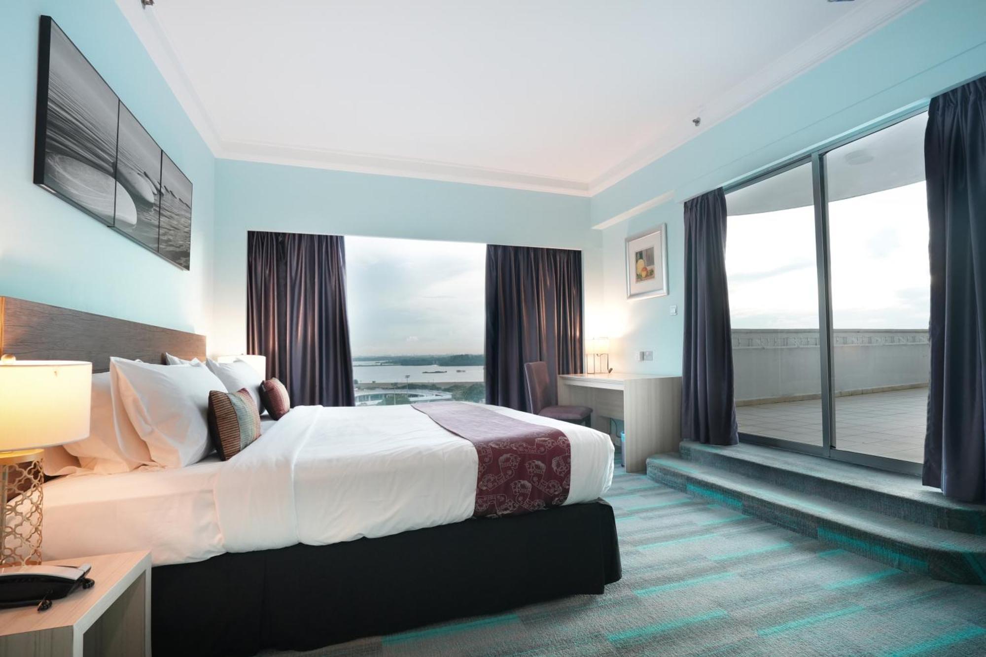 Thistle Johor Bahru Exterior foto Deluxe Ocean View
