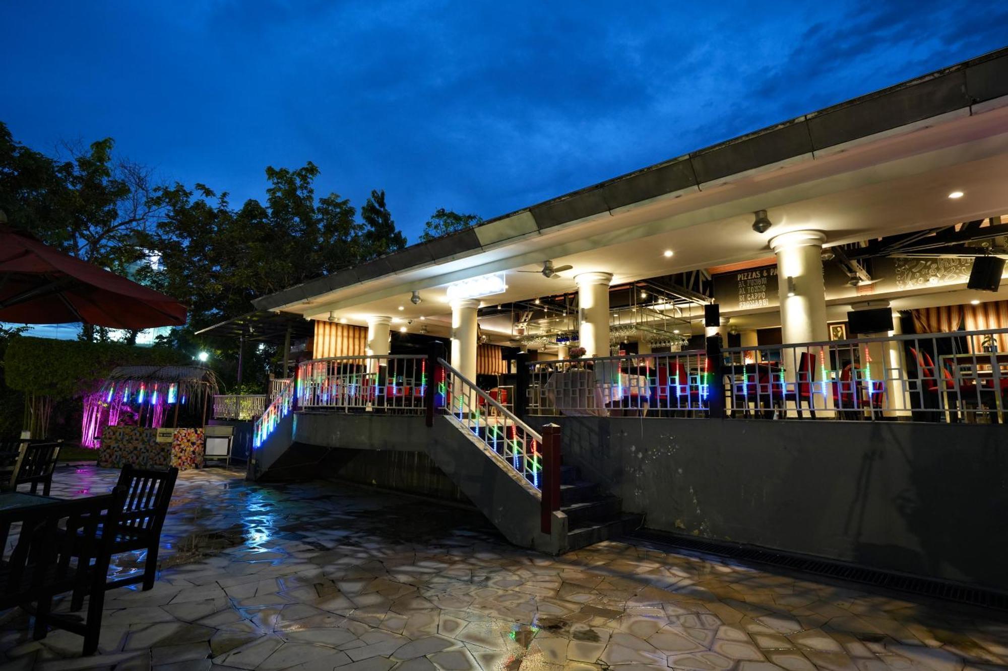 Thistle Johor Bahru Exterior foto The main stage
