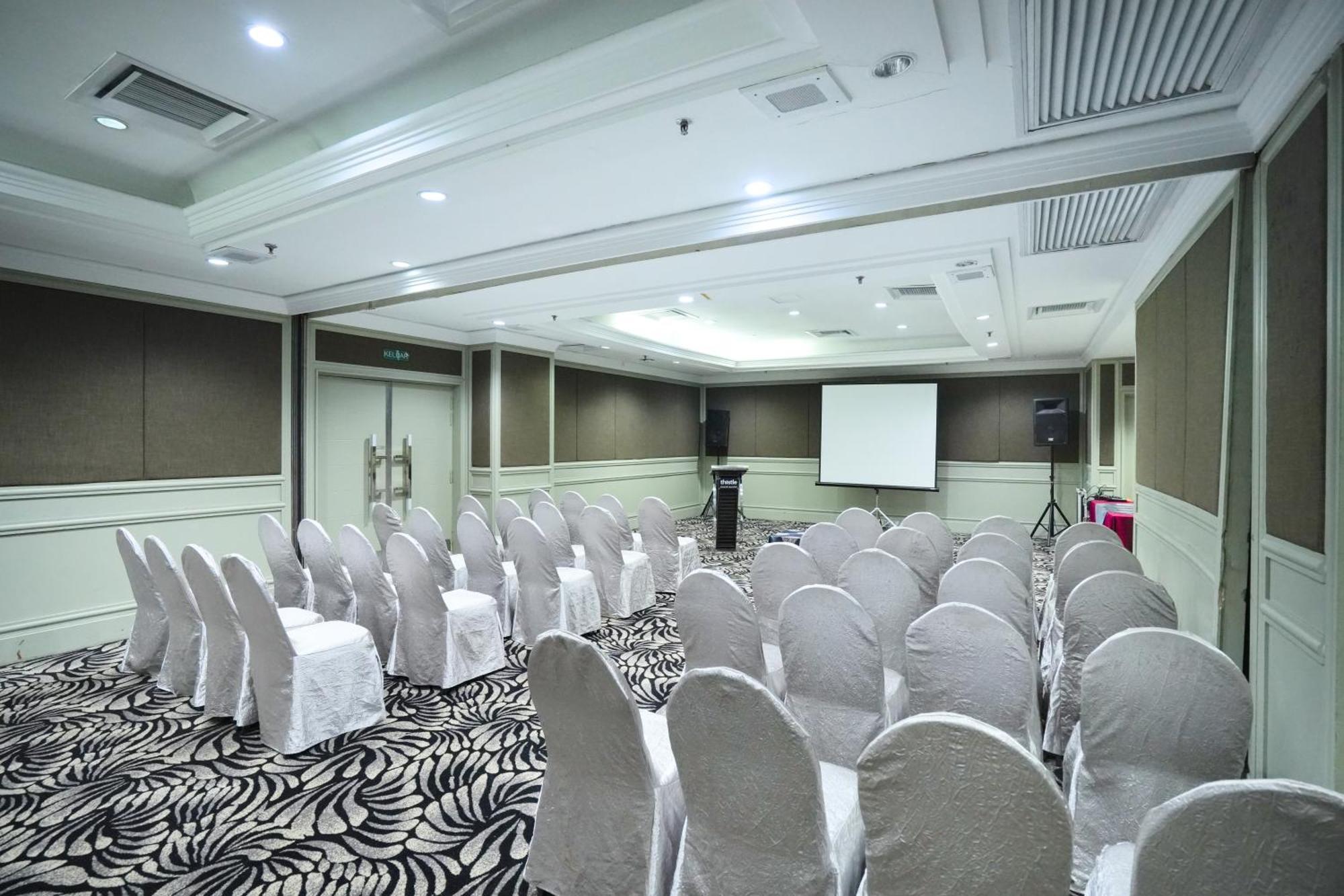 Thistle Johor Bahru Exterior foto Meeting room