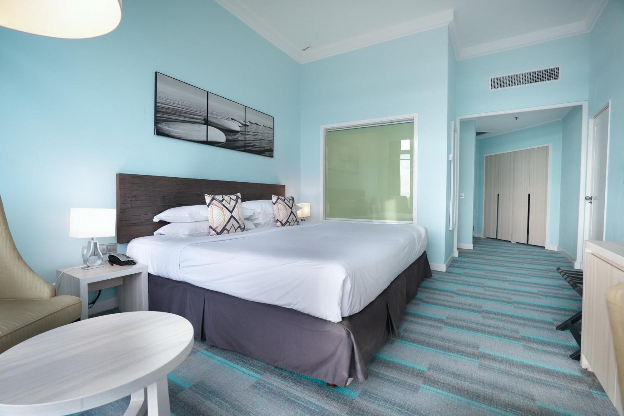 Thistle Johor Bahru Exterior foto A room at the hotel