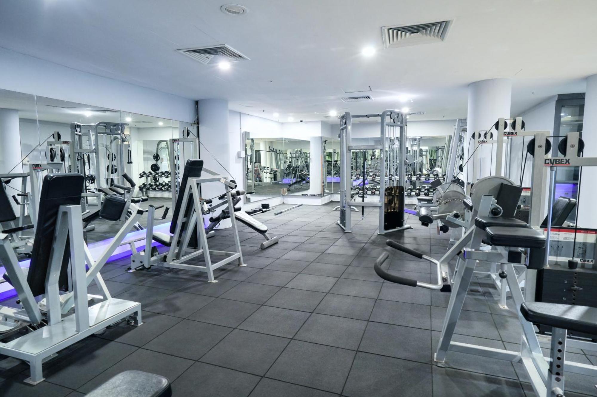 Thistle Johor Bahru Exterior foto The gym at the hotel