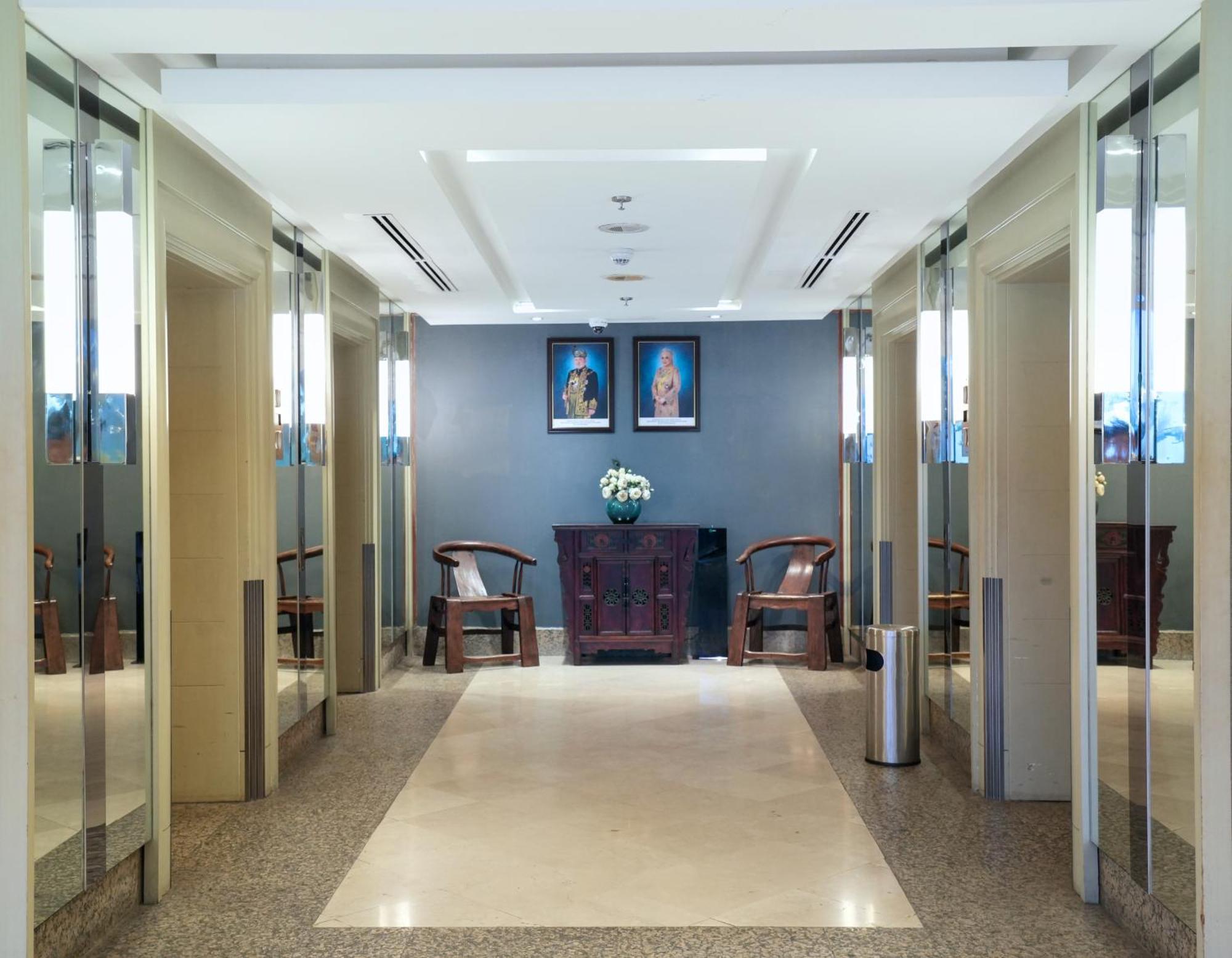 Thistle Johor Bahru Exterior foto The interior of the hospital