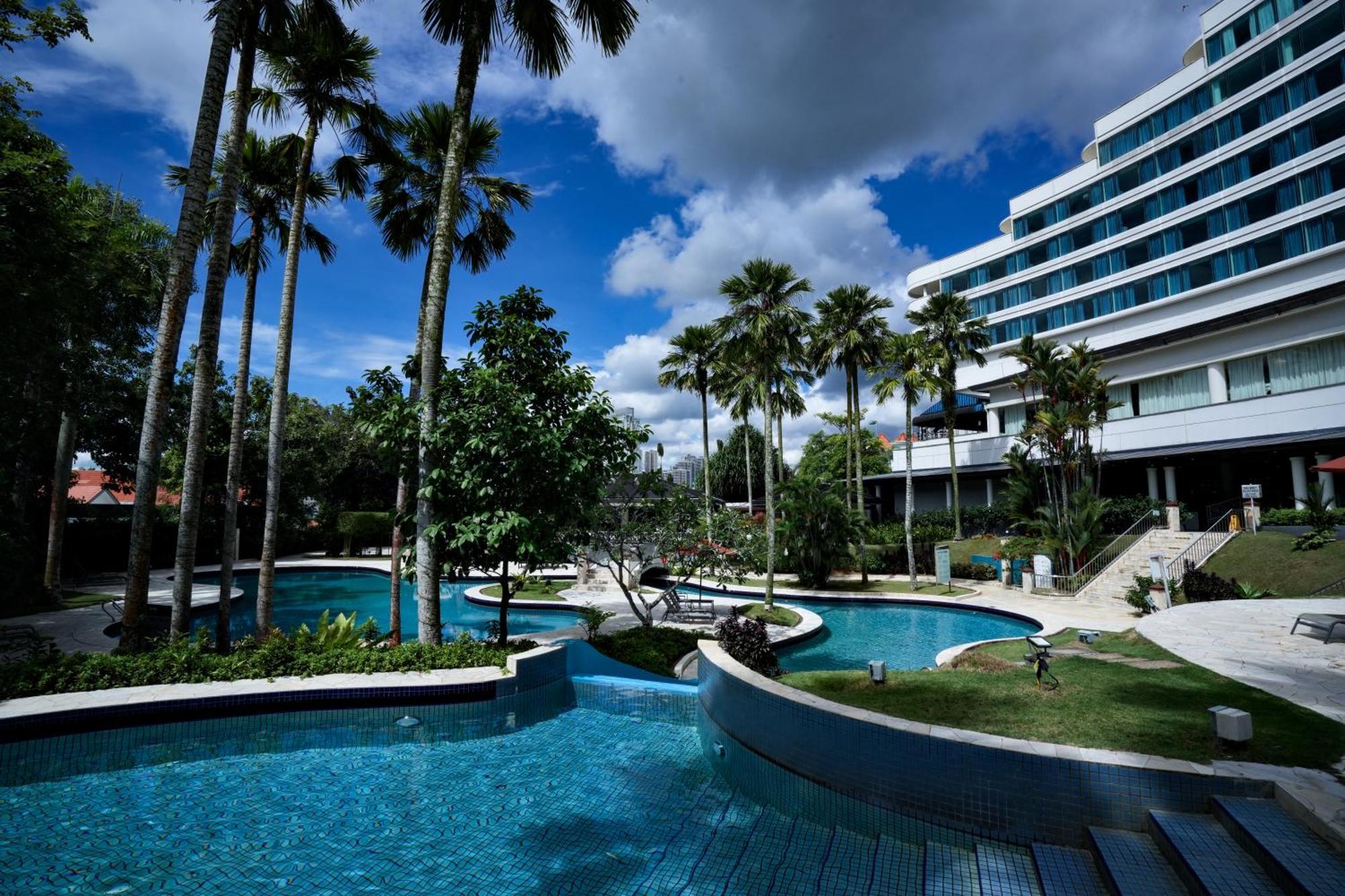 Thistle Johor Bahru Exterior foto The pool at the hotel