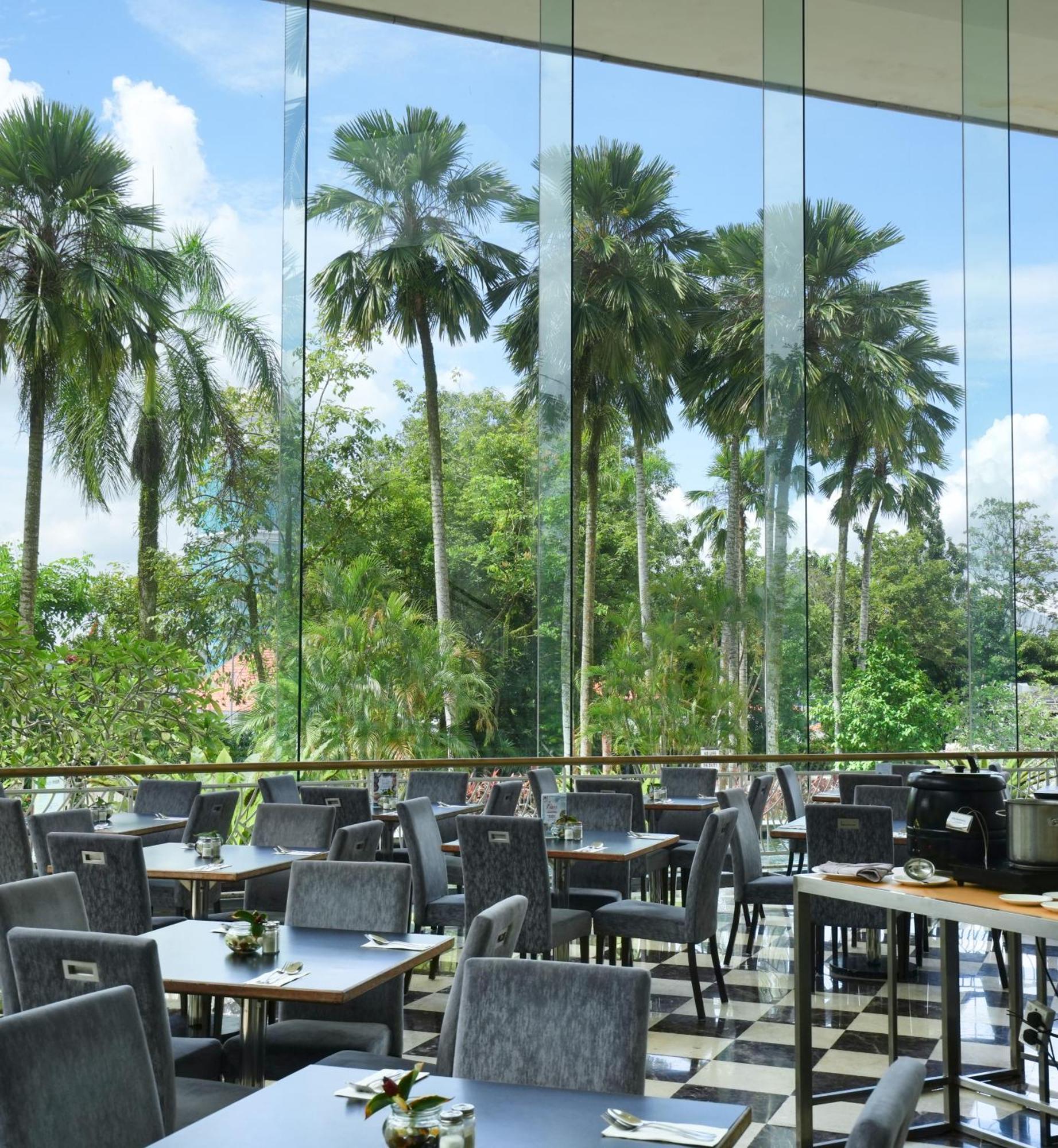 Thistle Johor Bahru Exterior foto The restaurant