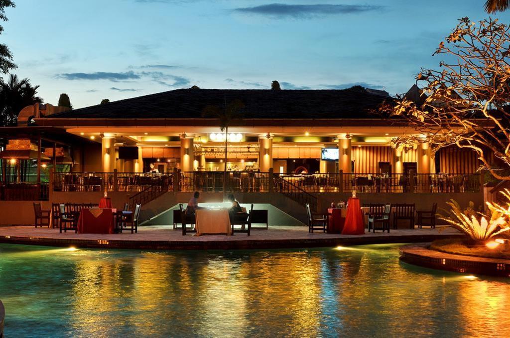 Thistle Johor Bahru Exterior foto The Village